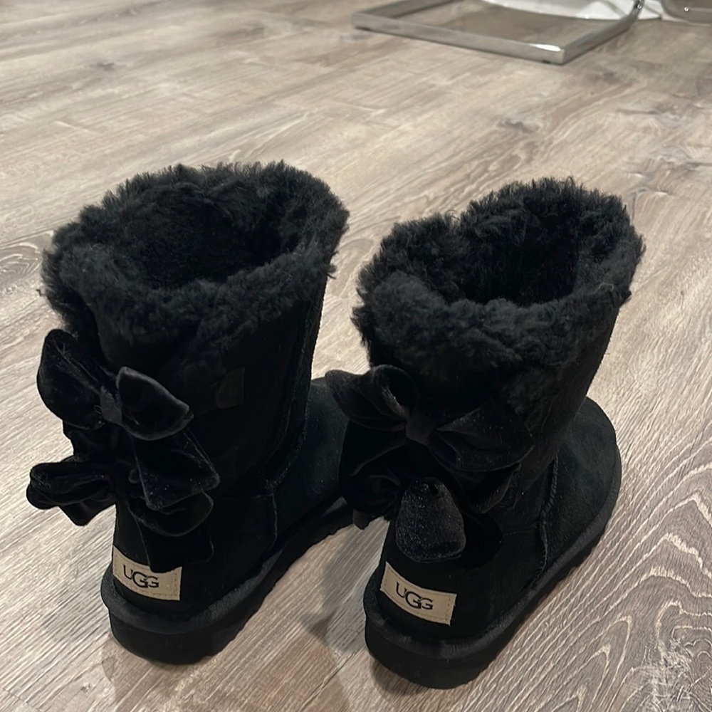 Ugg Bailey Bow Velvet Ribbon 6